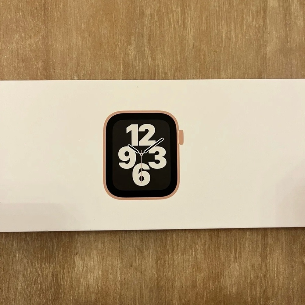 SE Gold Aluminum Apple Watch